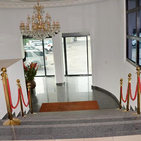 Hotel Vallee Des Princes Дуала Экстерьер фото