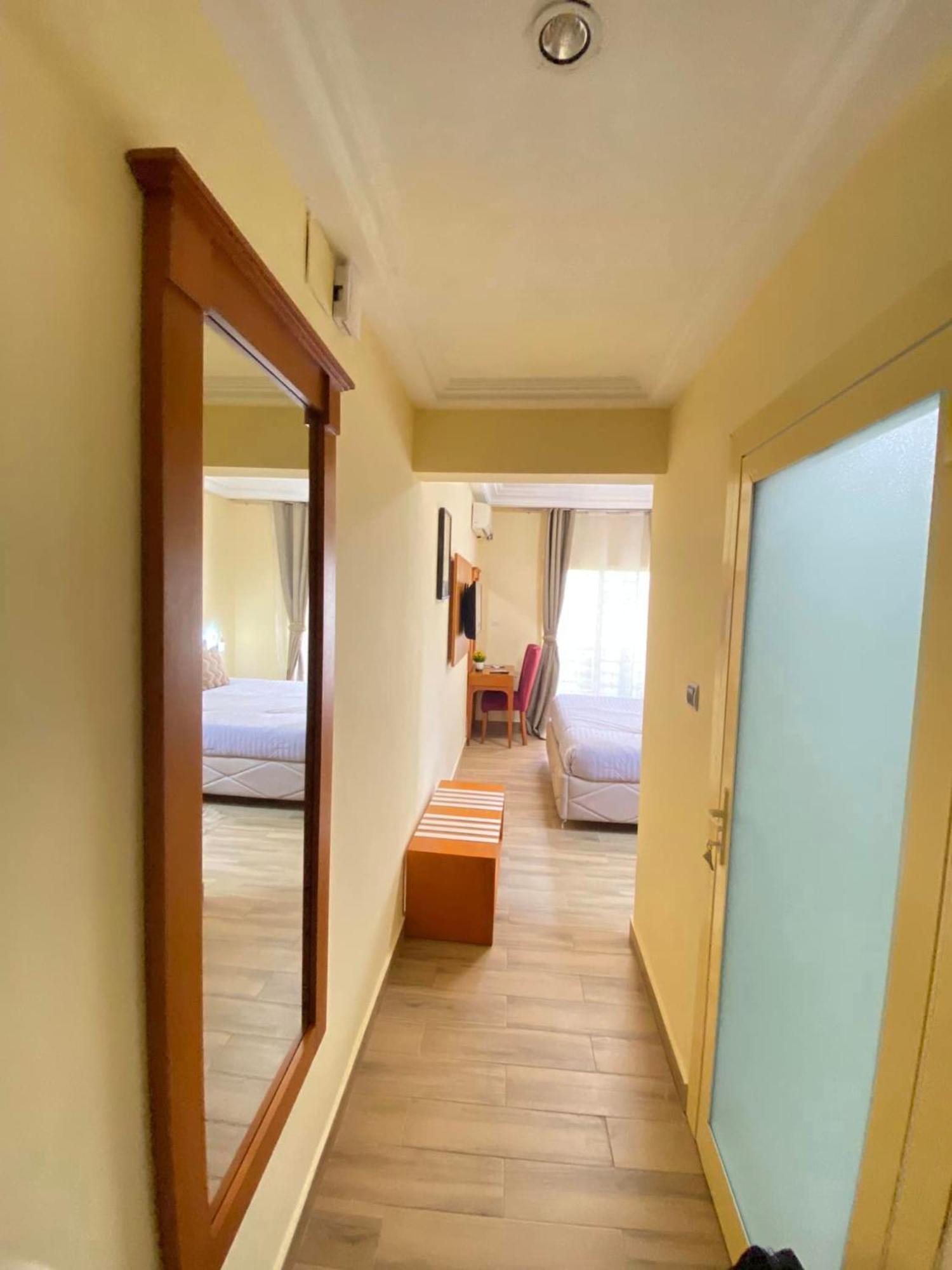 Hotel Vallee Des Princes Дуала Экстерьер фото