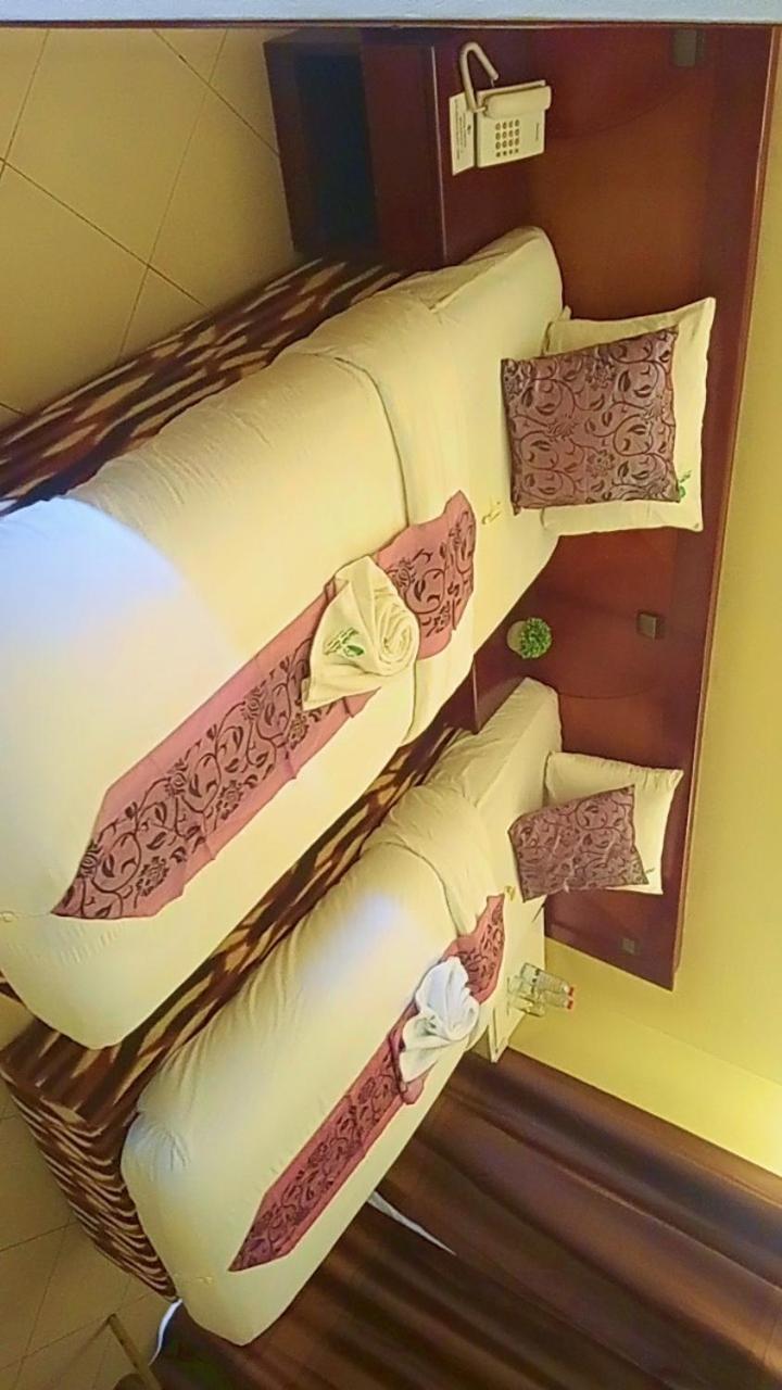 Hotel Vallee Des Princes Дуала Экстерьер фото